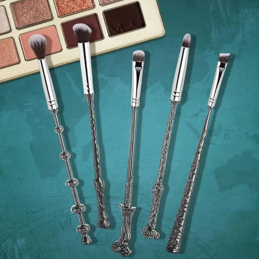 HARRY POTTER Vantage Makeup Brush Set with Pouch - Picture 2 of 4